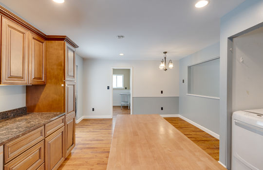 7076 Middlebury Dr Int-8