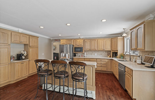 8500 Adler Rd Int-10