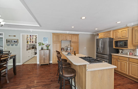 8500 Adler Rd Int-11