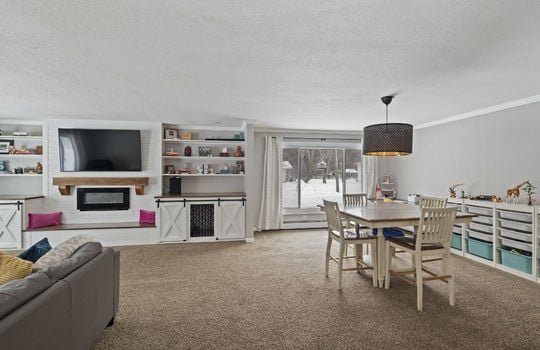 8500 Adler Rd Int-15