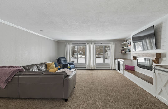 8500 Adler Rd Int-17