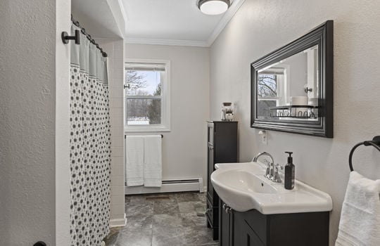 8500 Adler Rd Int-31