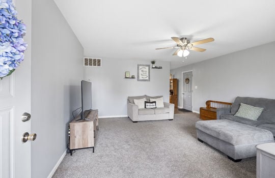 2165 Occidental Hwy Int-1