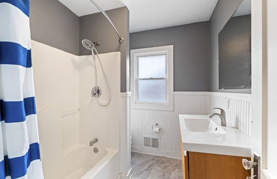 519 W Sterns Rd Int-13