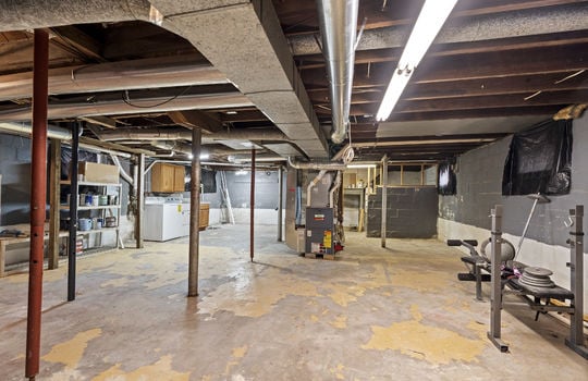 519 W Sterns Rd Int-24