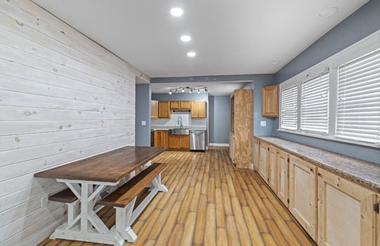 519 W Sterns Rd Int-4