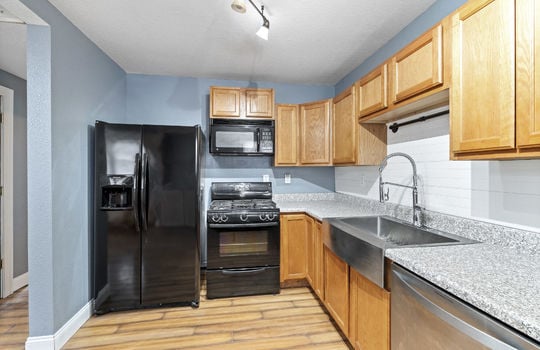 519 W Sterns Rd Int-7