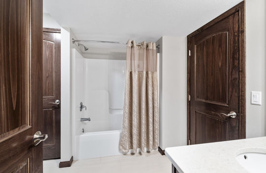 10260 Jackman Rd Int-44