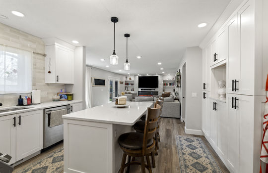 5246 Fredelia Dr Int-11