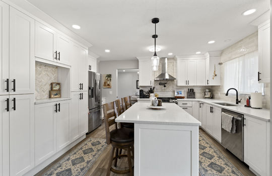 5246 Fredelia Dr Int-12