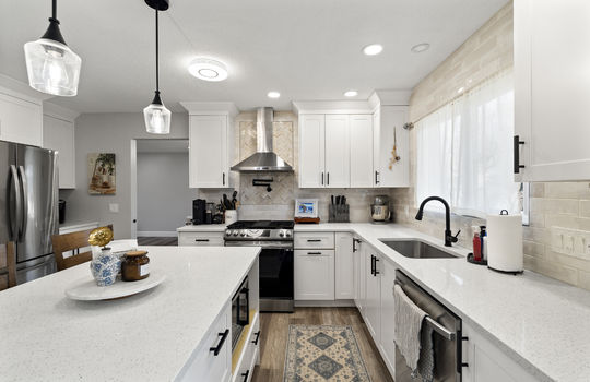 5246 Fredelia Dr Int-13