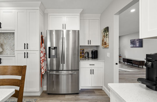 5246 Fredelia Dr Int-15