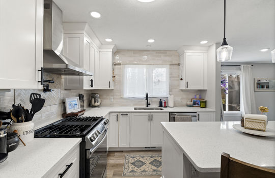 5246 Fredelia Dr Int-16