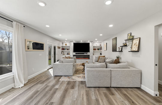 5246 Fredelia Dr Int-17