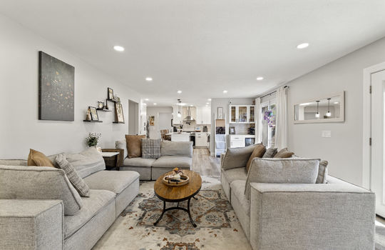 5246 Fredelia Dr Int-19