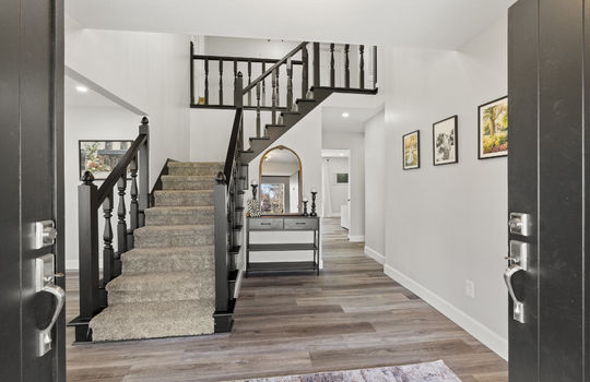 5246 Fredelia Dr Int-2