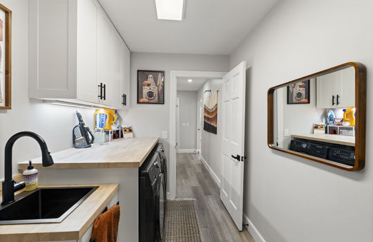 5246 Fredelia Dr Int-22