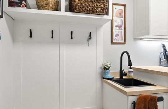 5246 Fredelia Dr Int-23