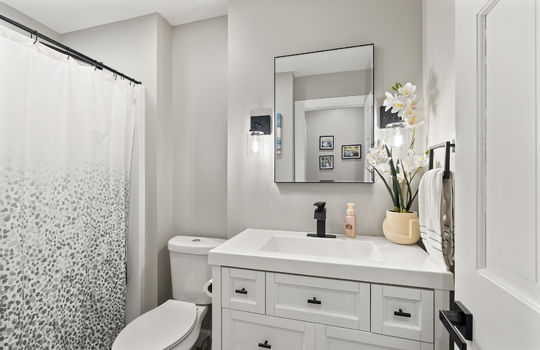 5246 Fredelia Dr Int-25