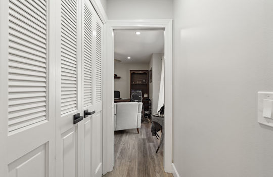 5246 Fredelia Dr Int-30