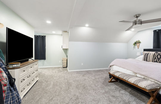 5246 Fredelia Dr Int-35