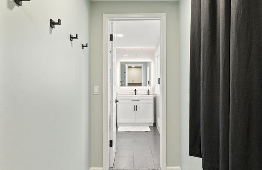 5246 Fredelia Dr Int-38