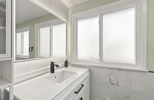 5246 Fredelia Dr Int-42