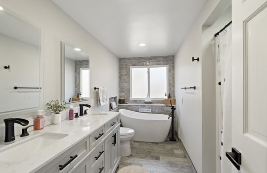 5246 Fredelia Dr Int-49