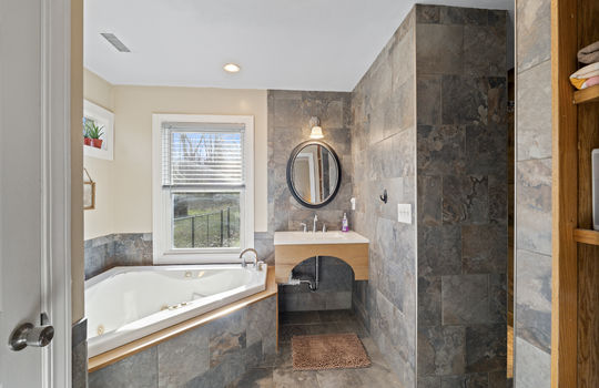 9505 Secor Rd Int-24