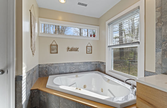 9505 Secor Rd Int-25