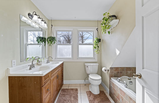 9505 Secor Rd Int-41