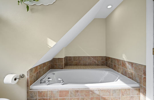 9505 Secor Rd Int-43