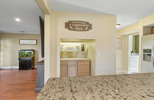 9505 Secor Rd Int-7-2