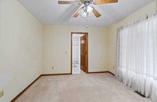 1573 W Erie Rd Int-34