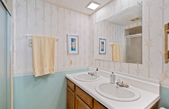 1417 Longfellow Dr Int-23