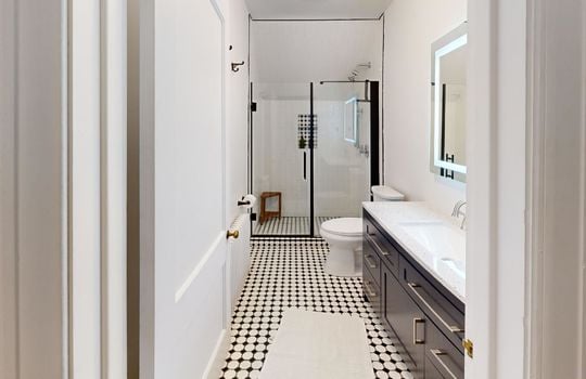 2401-Robinwood-Ave-Bathroom