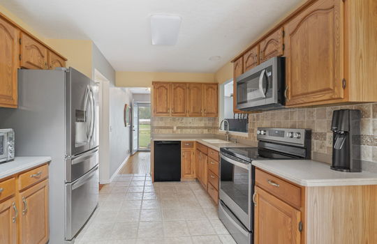 29-web-or-mls-10735 Secor Rd Int-13