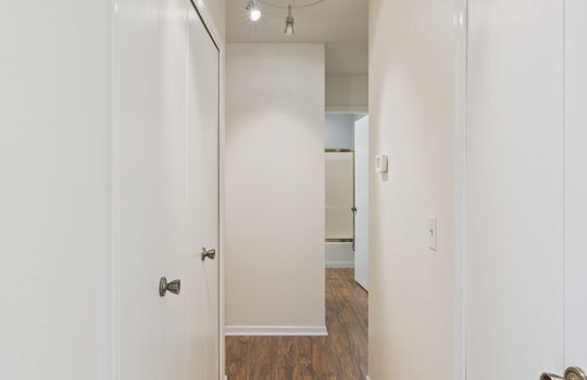 31-web-or-mls-10735 Secor Rd Int-15