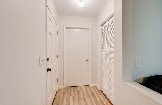 326 W 7th St Int-1