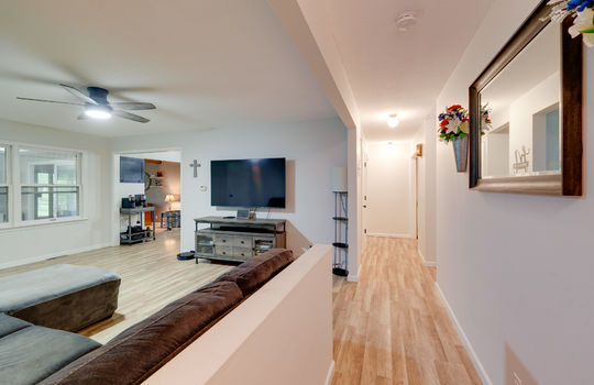 326 W 7th St Int-2