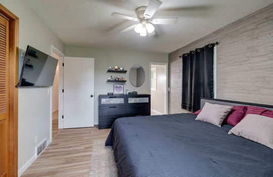 326 W 7th St Int-23
