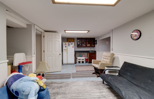 326 W 7th St Int-28