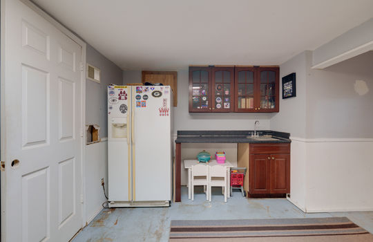 326 W 7th St Int-29