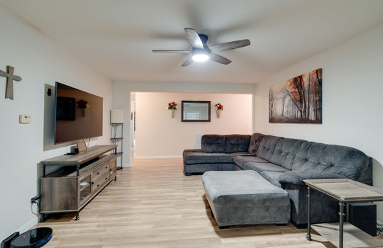 326 W 7th St Int-4