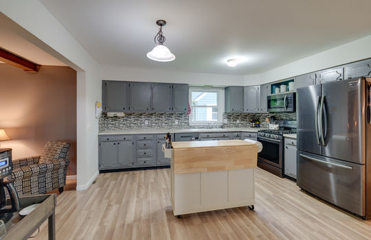 326 W 7th St Int-5