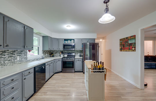 326 W 7th St Int-6