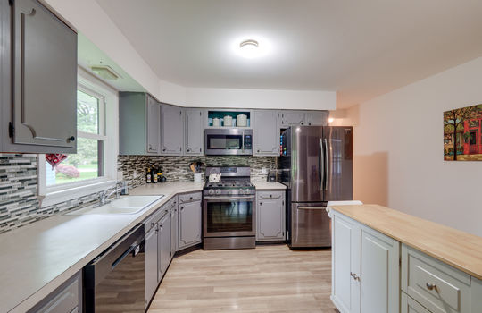 326 W 7th St Int-7