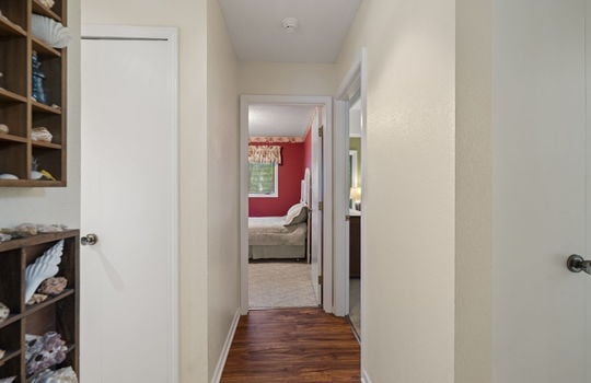 42-web-or-mls-10735 Secor Rd Int-26