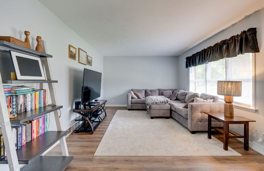 10-web-or-mls-5946 E Heights Dr Int-1