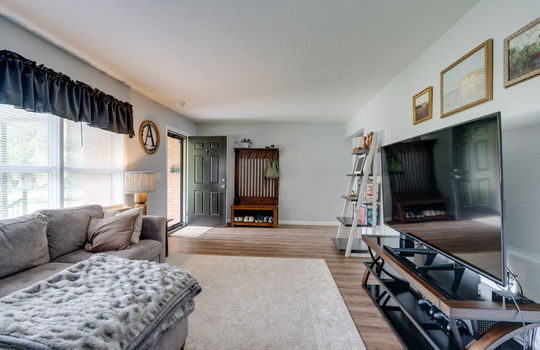 11-web-or-mls-5946 E Heights Dr Int-2